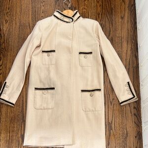 Elegant Chanel Cream Women's Wool Coat Silk Lining Size 34
